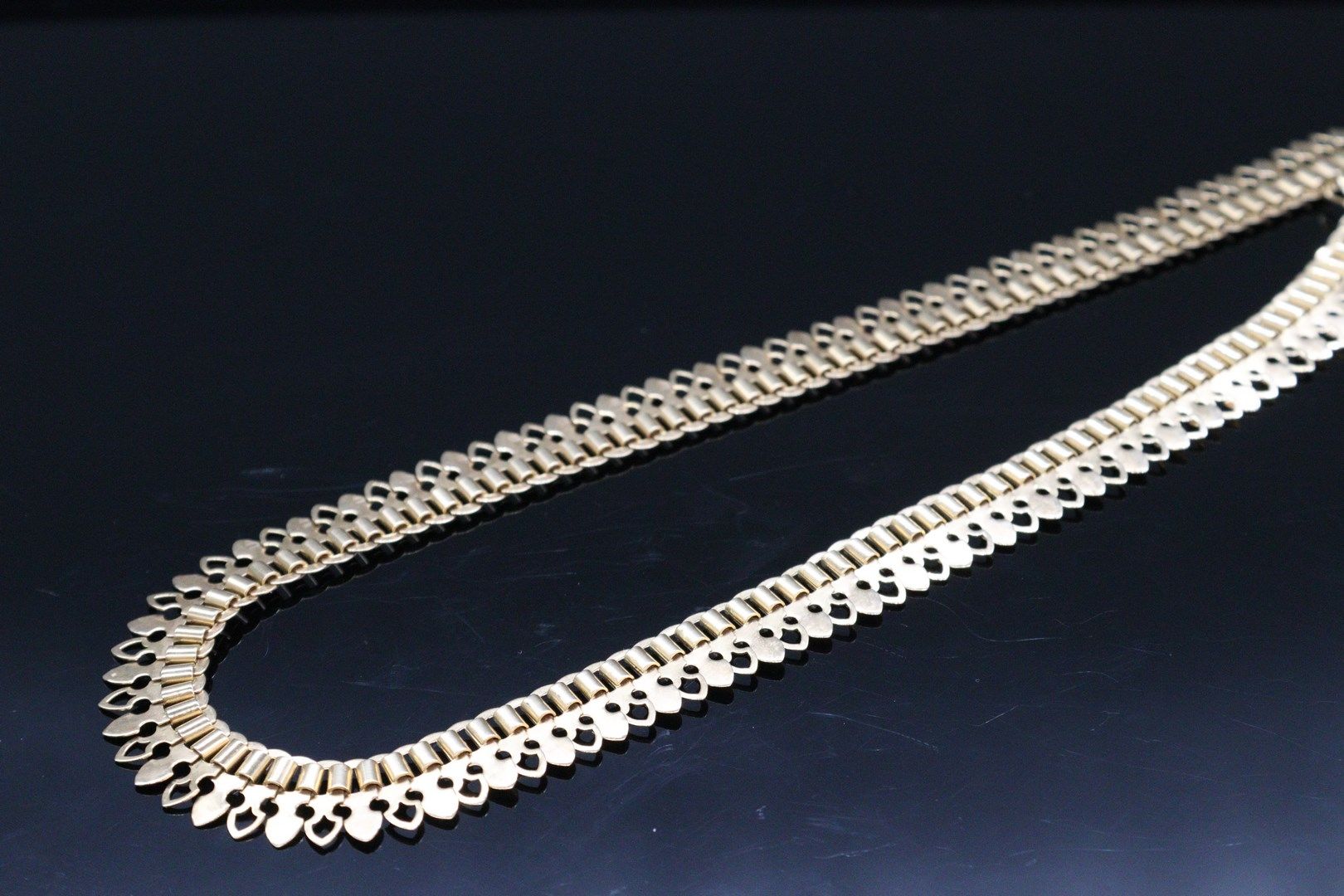 Null Collier en or jaune 18K (750) à maille géométriques.

Poinçon tête d'aigle.&hellip;