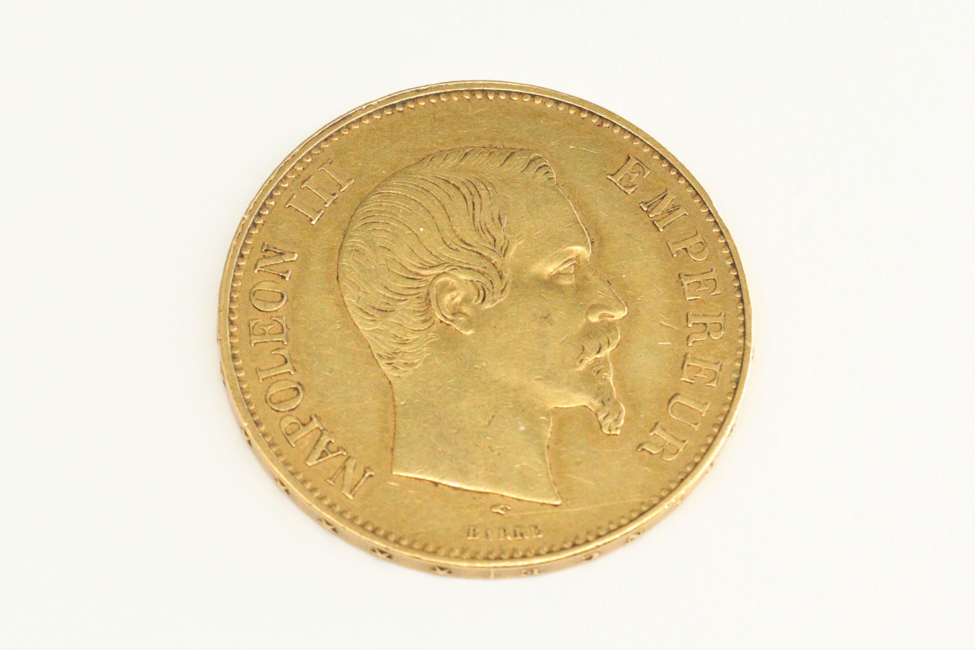 Null Pièce en or de 100 francs Napoléon III (1857 A)

TTB à SUP.

Poids : 32.25 &hellip;