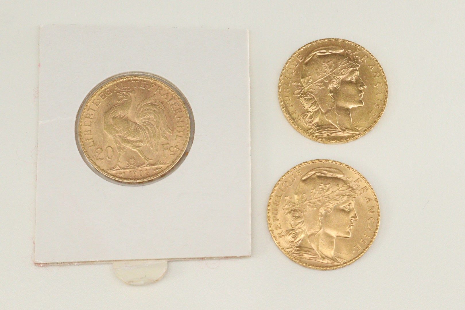 Null Lot de trois pièces en or de 20 francs au Coq. (106, 1908, 1914)

TTB

Poid&hellip;