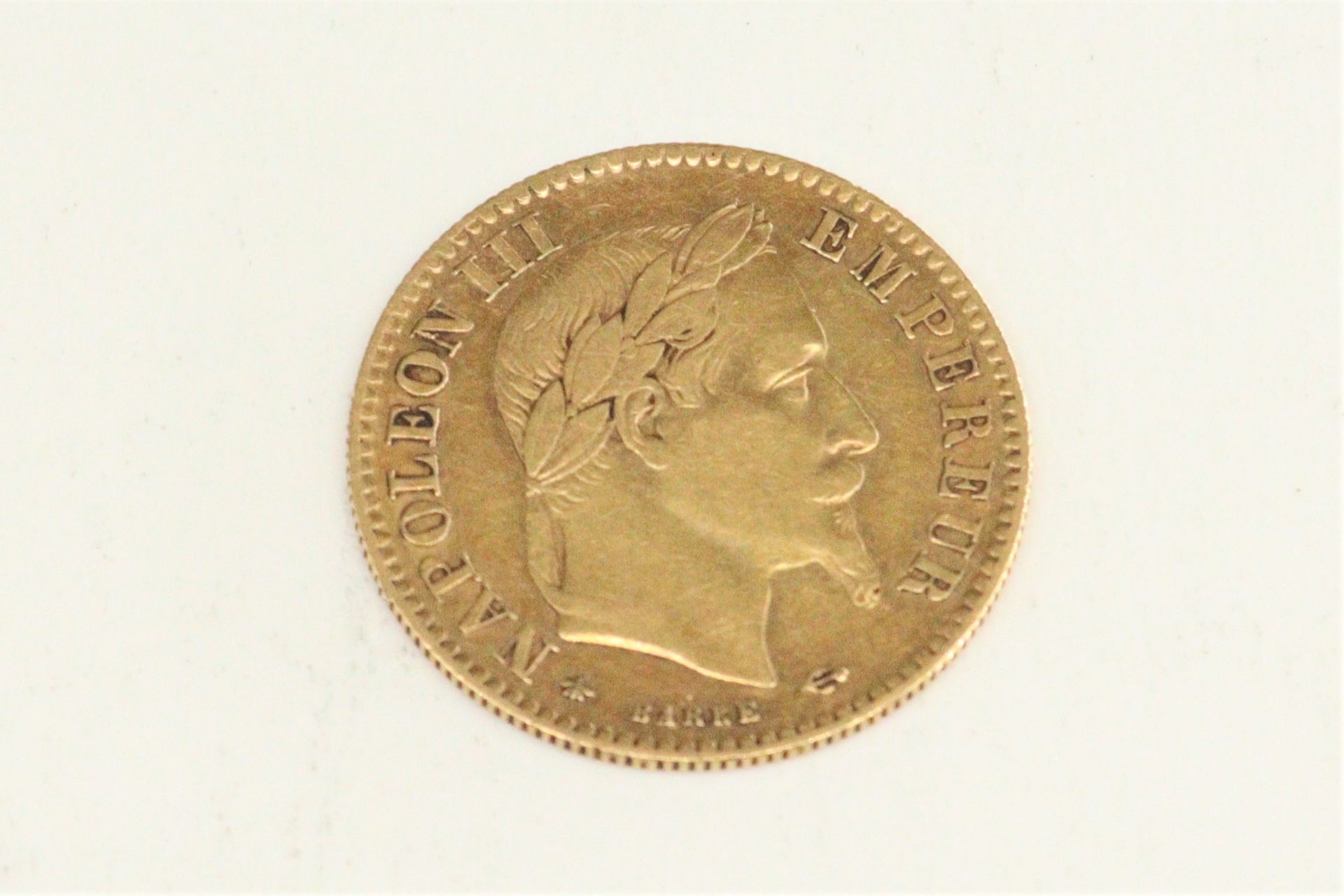 Null Pièce en or de 10 francs Napoléon III Tête laurée (A 1854)

TTB à SUP.

Poi&hellip;