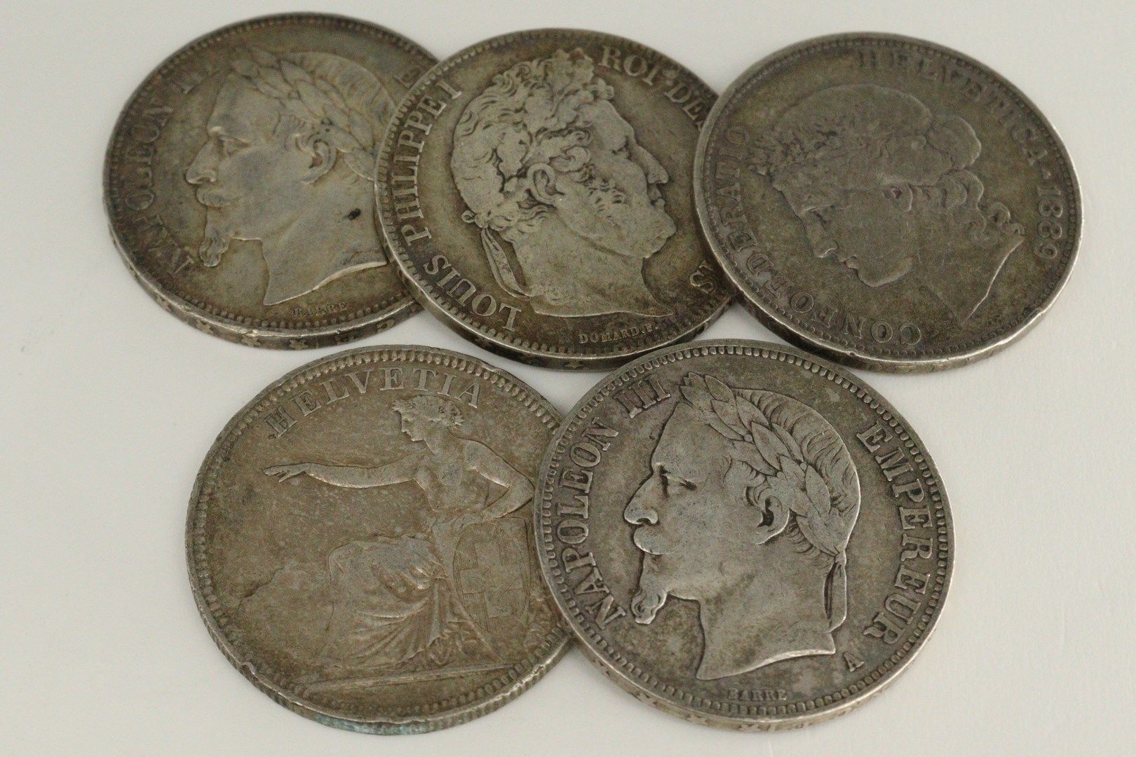 Null Cinco monedas de 5 francos de plata del siglo XIX:

- Luis Felipe I Tipo Do&hellip;
