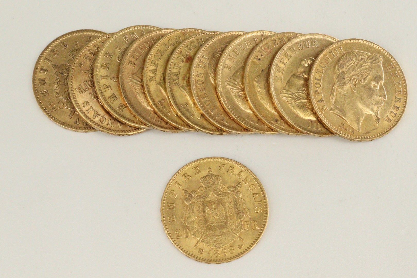 Null Lot de douze pièces en or comprenant :

- 1 x 20 francs Napoléon III tête n&hellip;