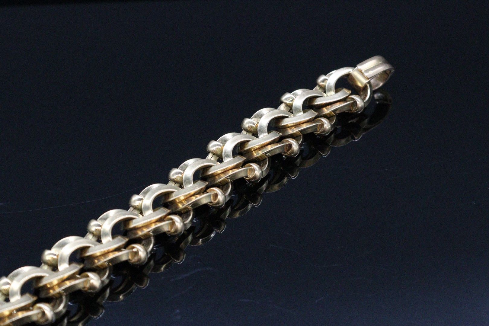 Null Bracelet en or jaune 18K (750) à maille ajourée.

Tour de poignet : 20 cm. &hellip;
