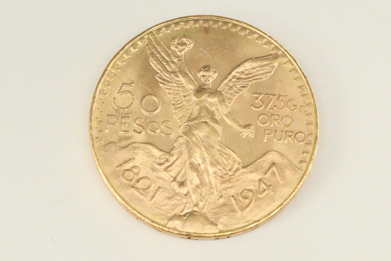 Null Pièce en or de 50 pesos

Poids : 41.68 g.