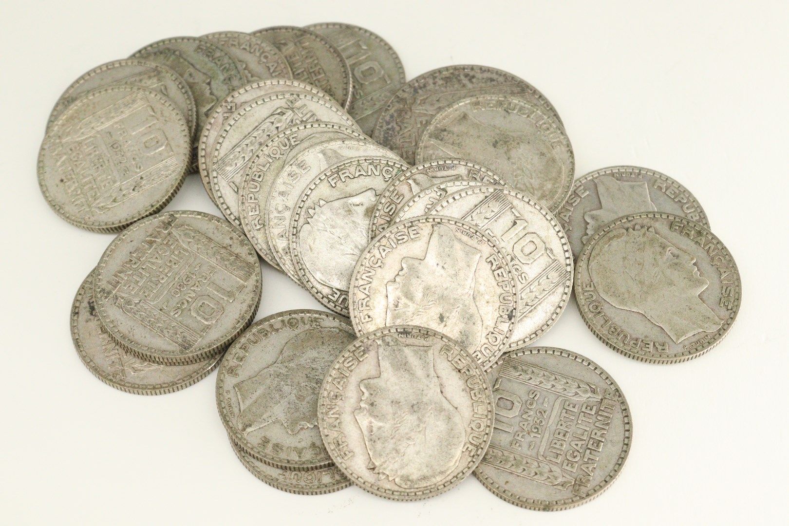 Null Pièces en argent de type Turin, 10 et 20 francs. Etats divers.



Poids : 2&hellip;