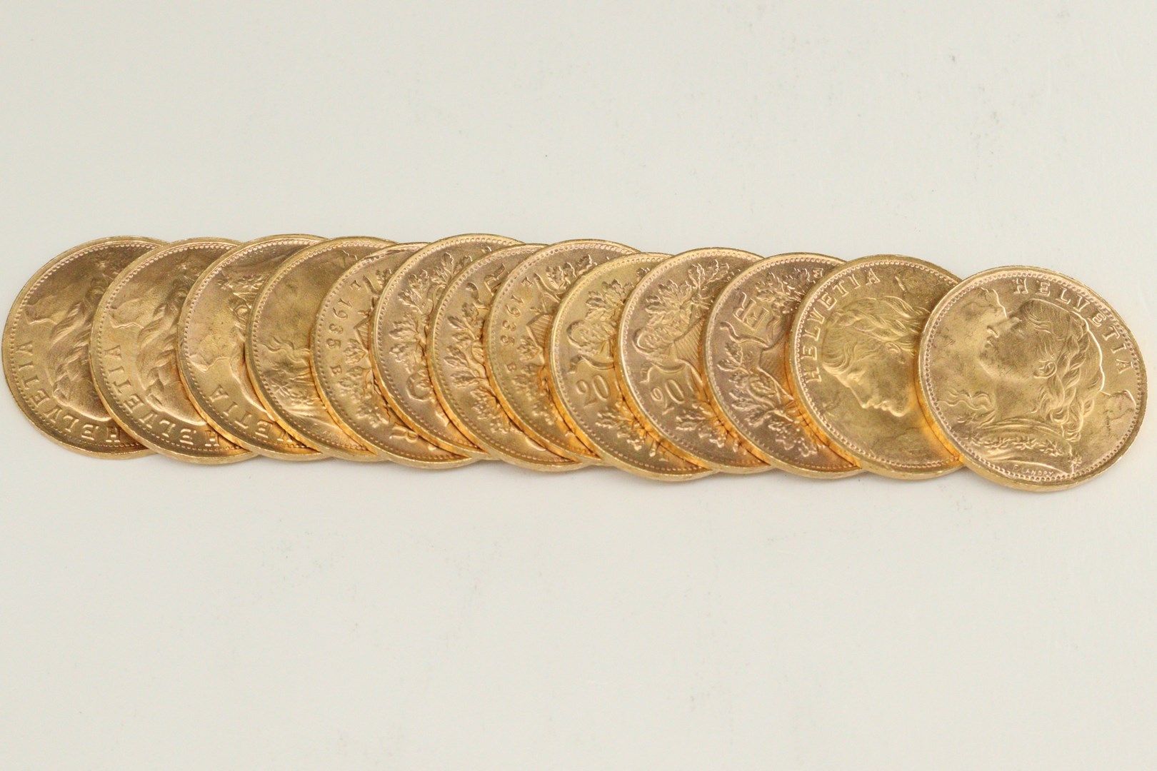 Null Lot de treize pièces en or de 20 francs Helvétia (1935 B)

TTB à SUP.

Poid&hellip;