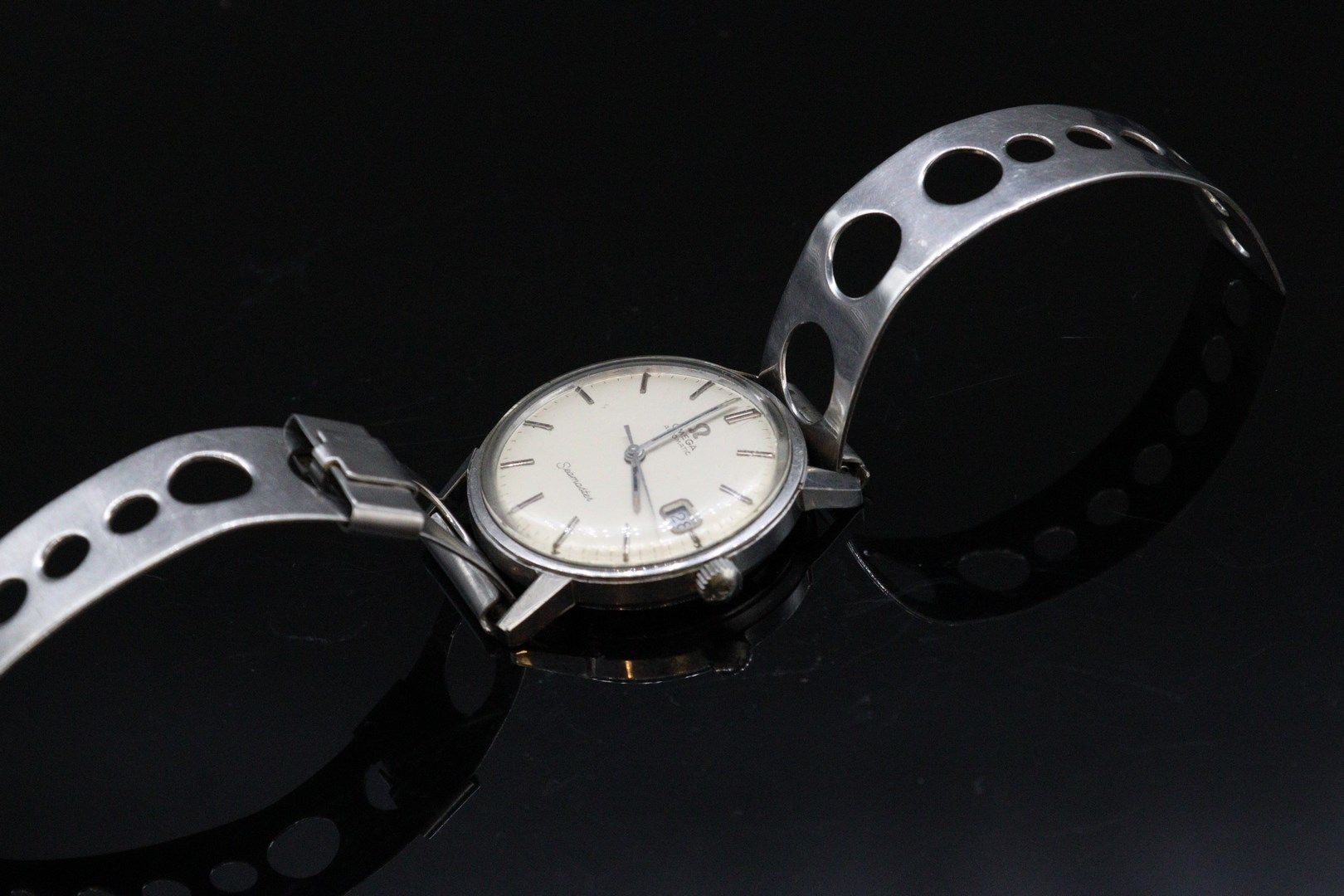Null OMEGA 

Reloj de pulsera para caballero, caja redonda de metal, esfera colo&hellip;