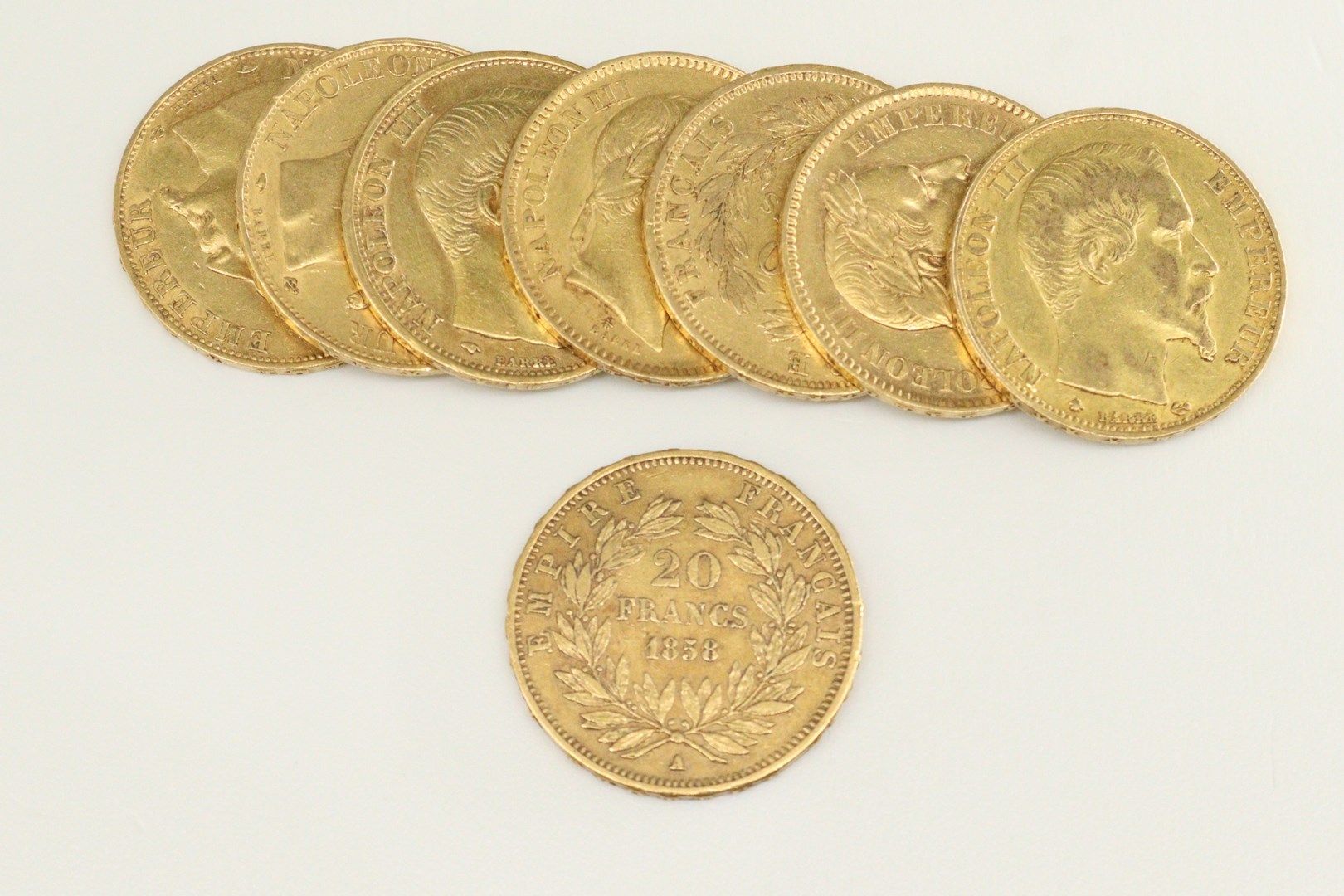 Null Lot de onze pièces en or comprenant :

- 6 x 20 francs Napoléon III tête nu&hellip;