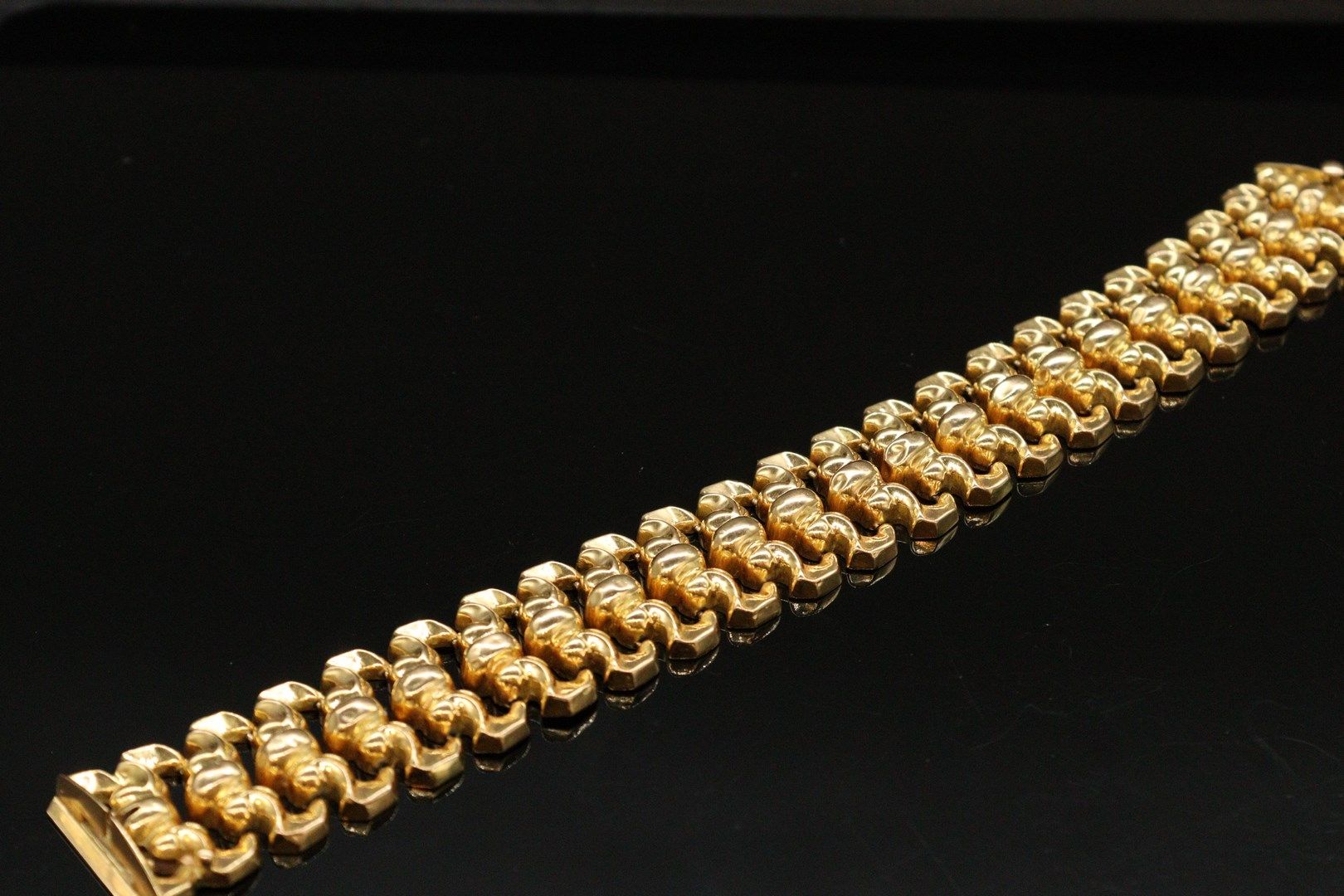 Null Armband aus 18-karätigem Gelbgold (750) mit durchbrochener Masche. 

Umfang&hellip;
