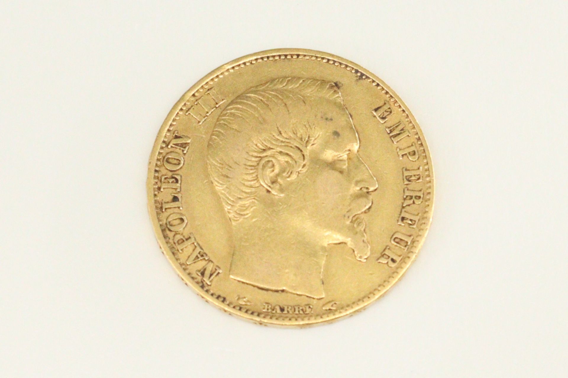 Null Pièce en or de 20 francs Napoléon III tête nue

TTB à SUP.

Poids : 6.45 g.