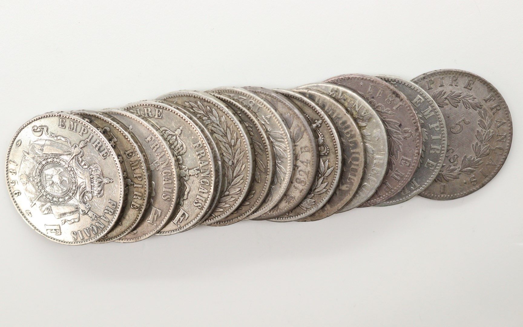 Null 现代法国

一批15枚5法郎银币。

13年A，13年马赛（罕见），1811年A（2份），1812年I，1824年B和W，1826年W，1831年B和&hellip;
