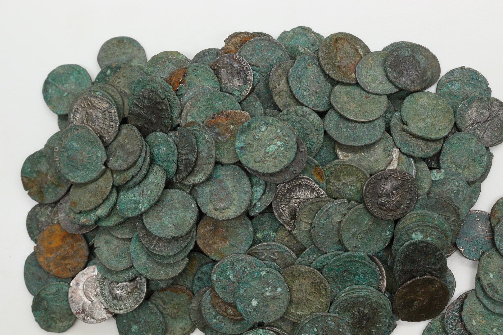 Null Lotto di 250 Antoniniani da Gordiano III a Vittorino

Nella loro condizione&hellip;
