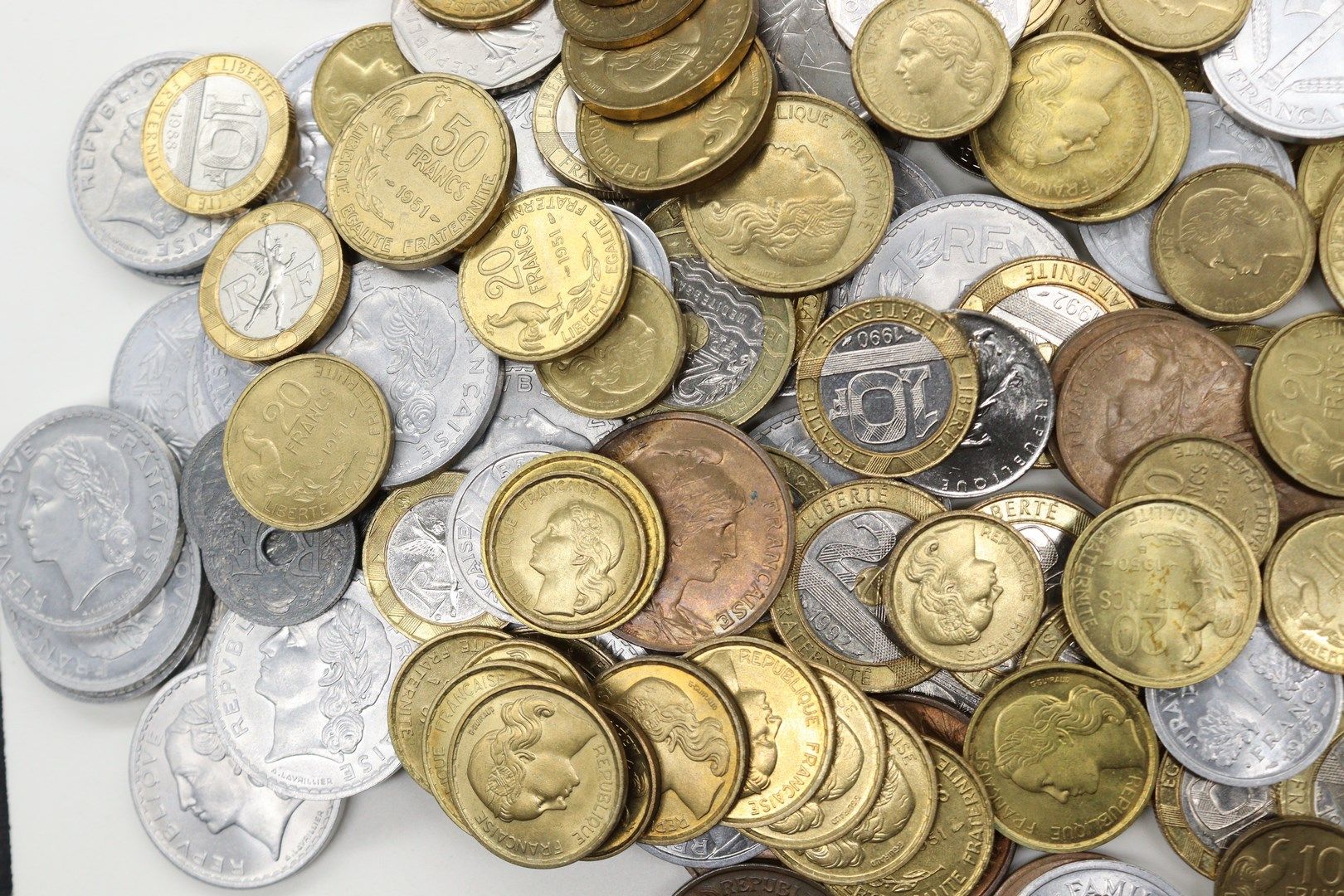 Null 当代钱币

一批主要来自20世纪的约120枚硬币，质量非常好。

- 10分和5分Dupuis 1900（10个例子）

- 5法郎Lavrillie&hellip;
