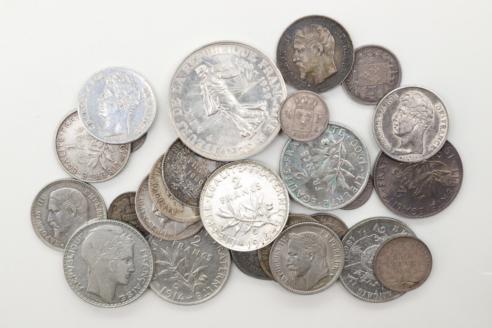 Null 现代法国

从拿破仑一世到第三共和国的29枚银币拍品。

- 2法郎 1900, 1914 C (3份)

- 1法郎年份13 B, 1825 W, &hellip;
