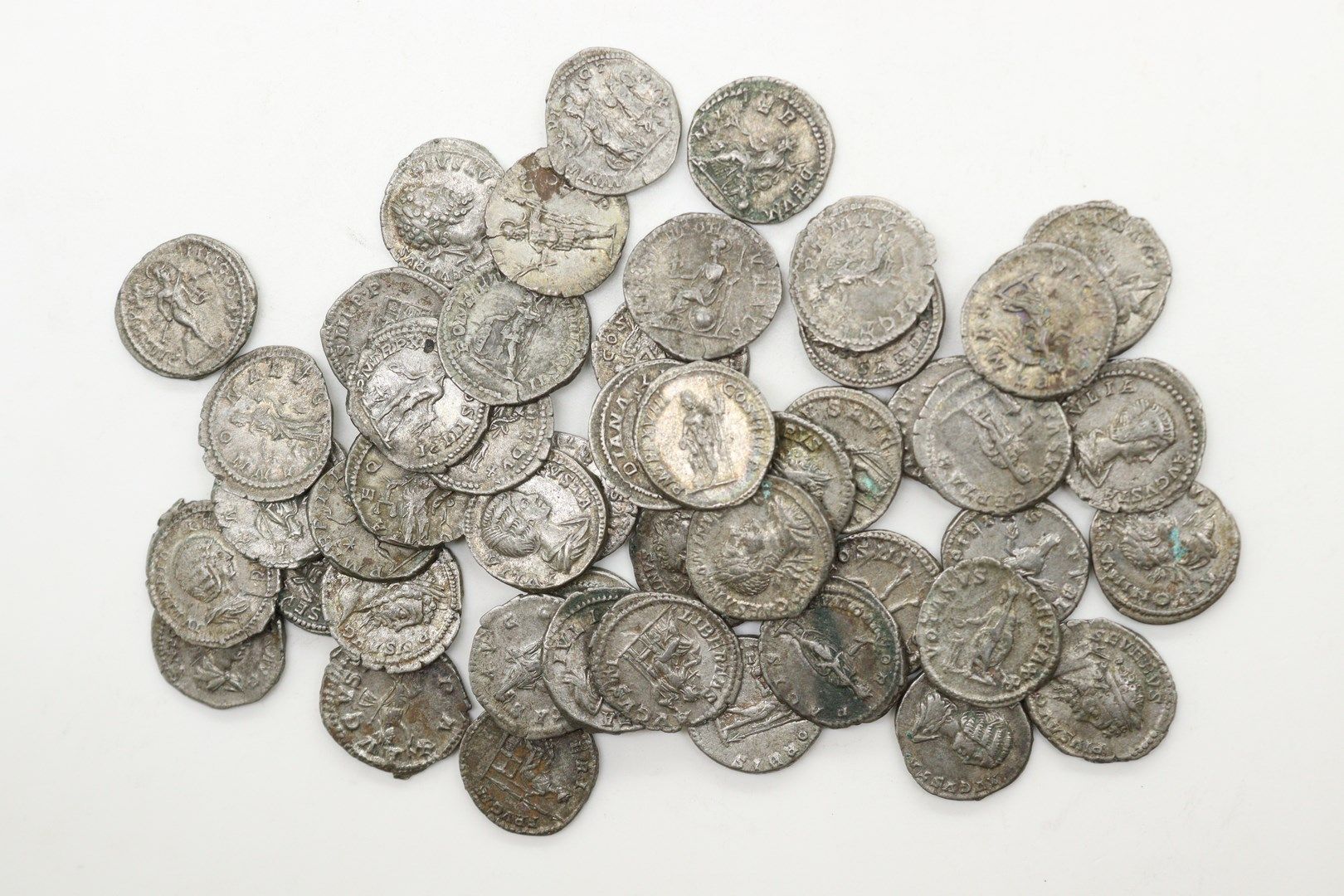 Null TO VARIOUS AMATEURS

ROMAN COINS

Lot of 48 silver denarii 

Alexander Seve&hellip;