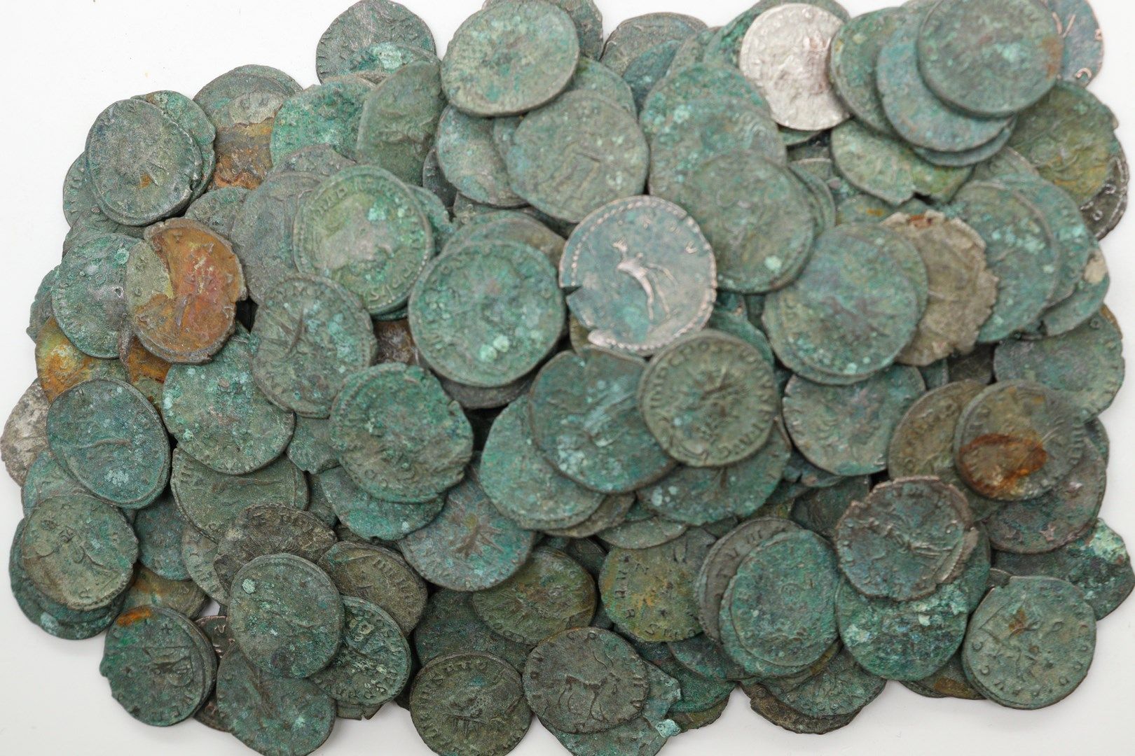 Null Lotto di 250 Antoniniani da Gordiano III a Vittorino

Nella loro condizione&hellip;