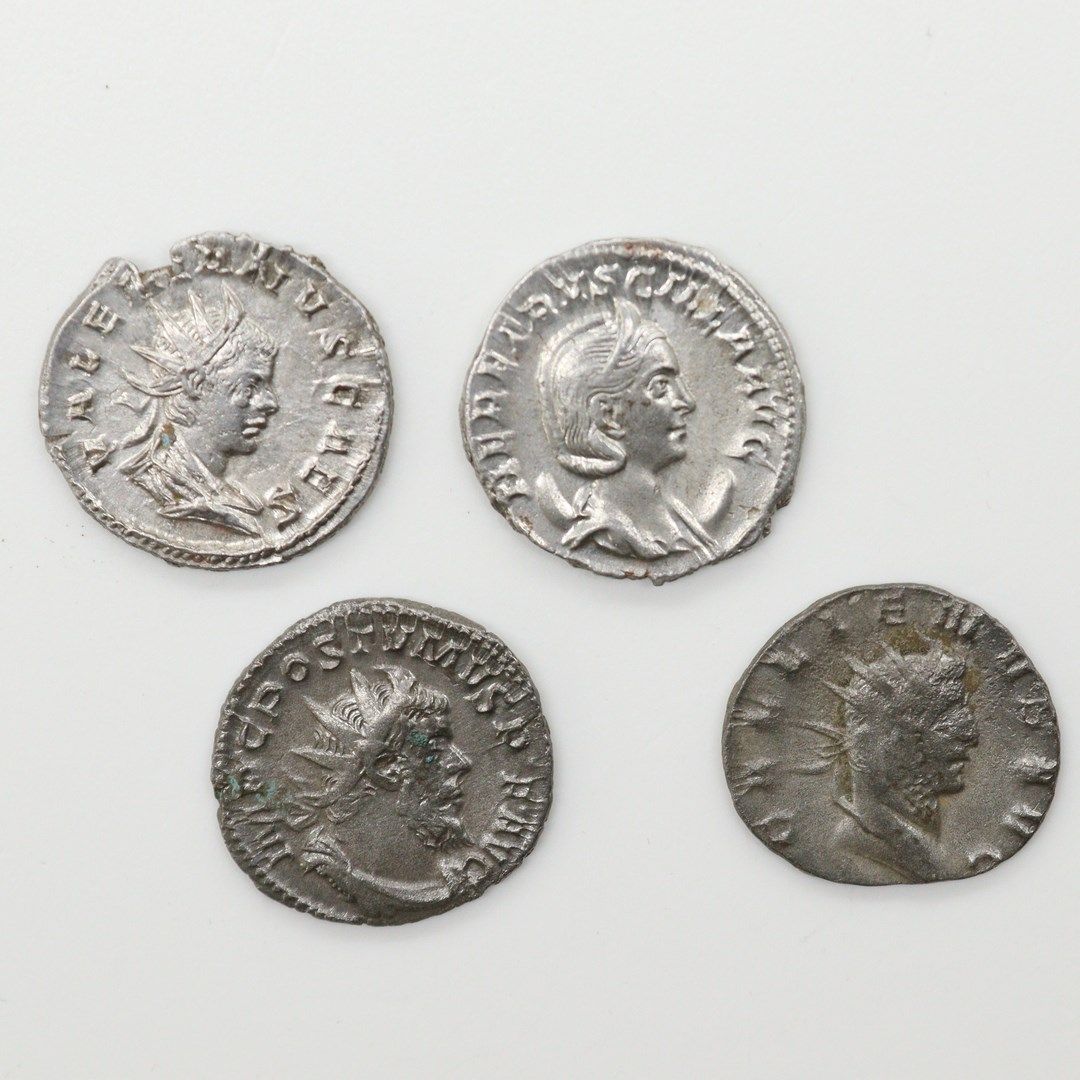 Null Lot of four Antoninians: 

- Etruscille R/ the modesty sitting on the left &hellip;