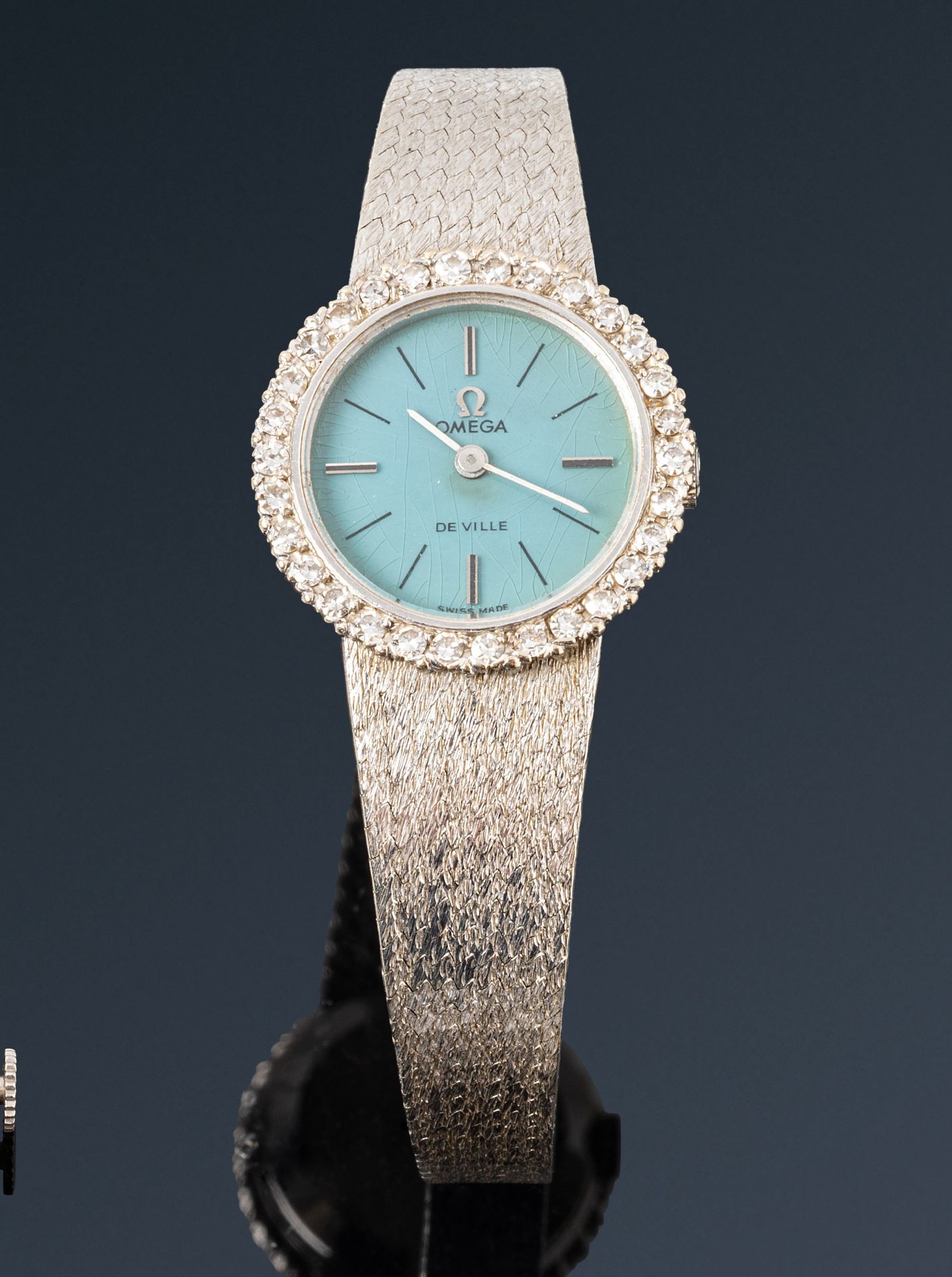 Null OMÉGA

Montre bracelet de dame en or blanc 18k (750) et diamants. Boîtier r&hellip;