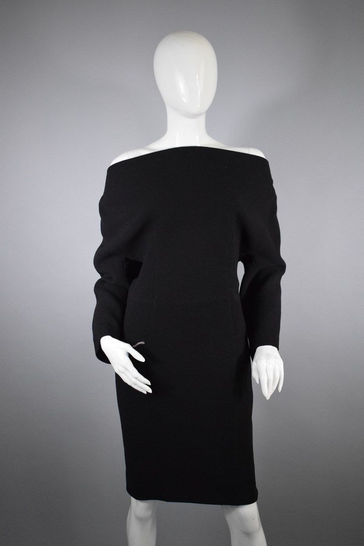 NATAN Couture Vestido negro con cuello alto y detalle de encaje en la  espalda. Cordones desmontables con botones de presión, cierre de cremallera  en la parte trasera. Talla: 42 aprox.