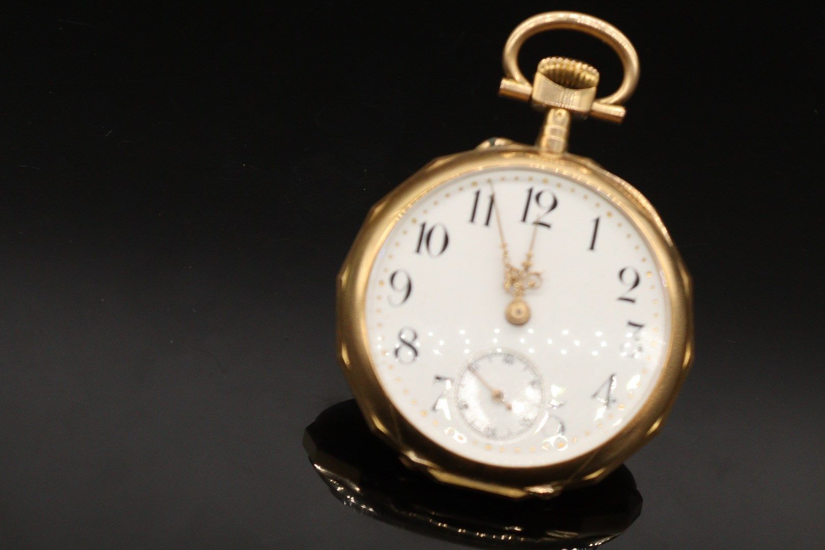 Null Pocket watch in 18K (750) gold with white enamel dial and Arabic numerals, &hellip;