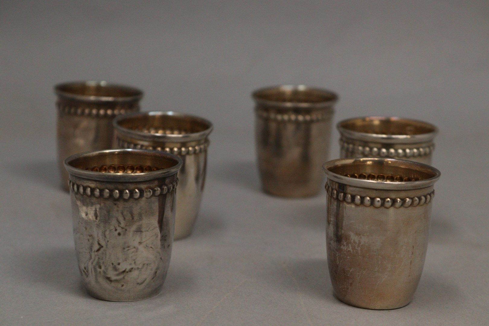 Null Set of six silver liqueur glasses.

Minerve hallmarks.

Weight : 57.95 g