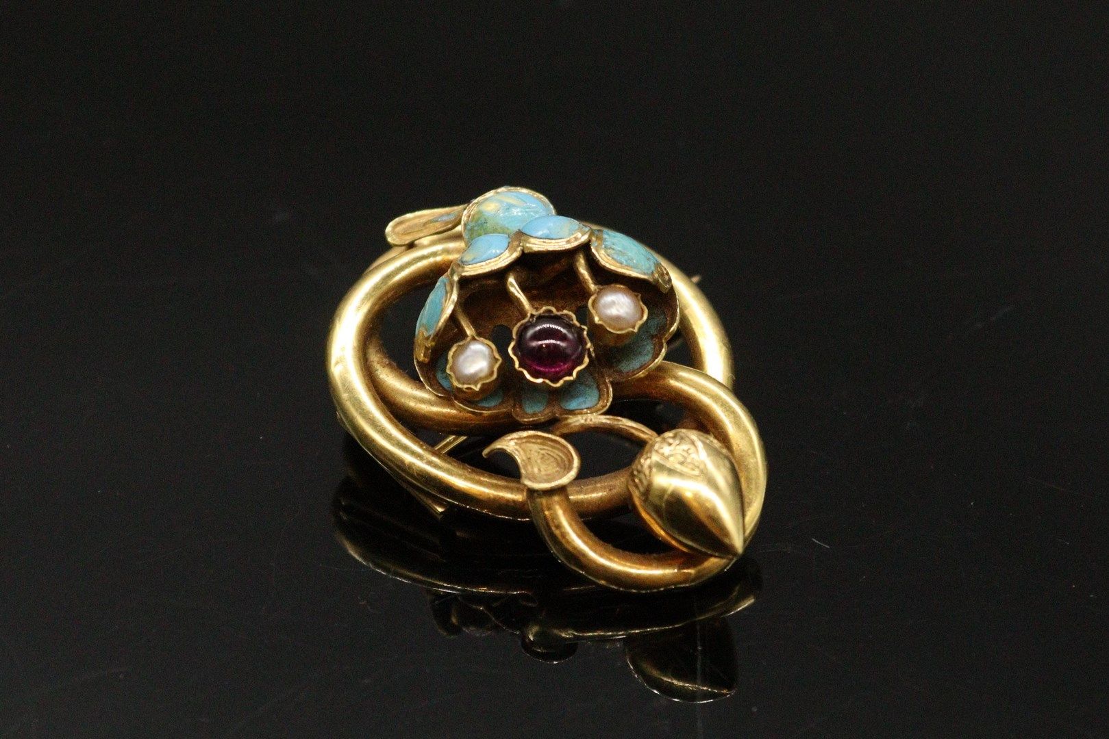 Null 18k (750) yellow gold and turquoise enamel brooch forming a peony adorned w&hellip;