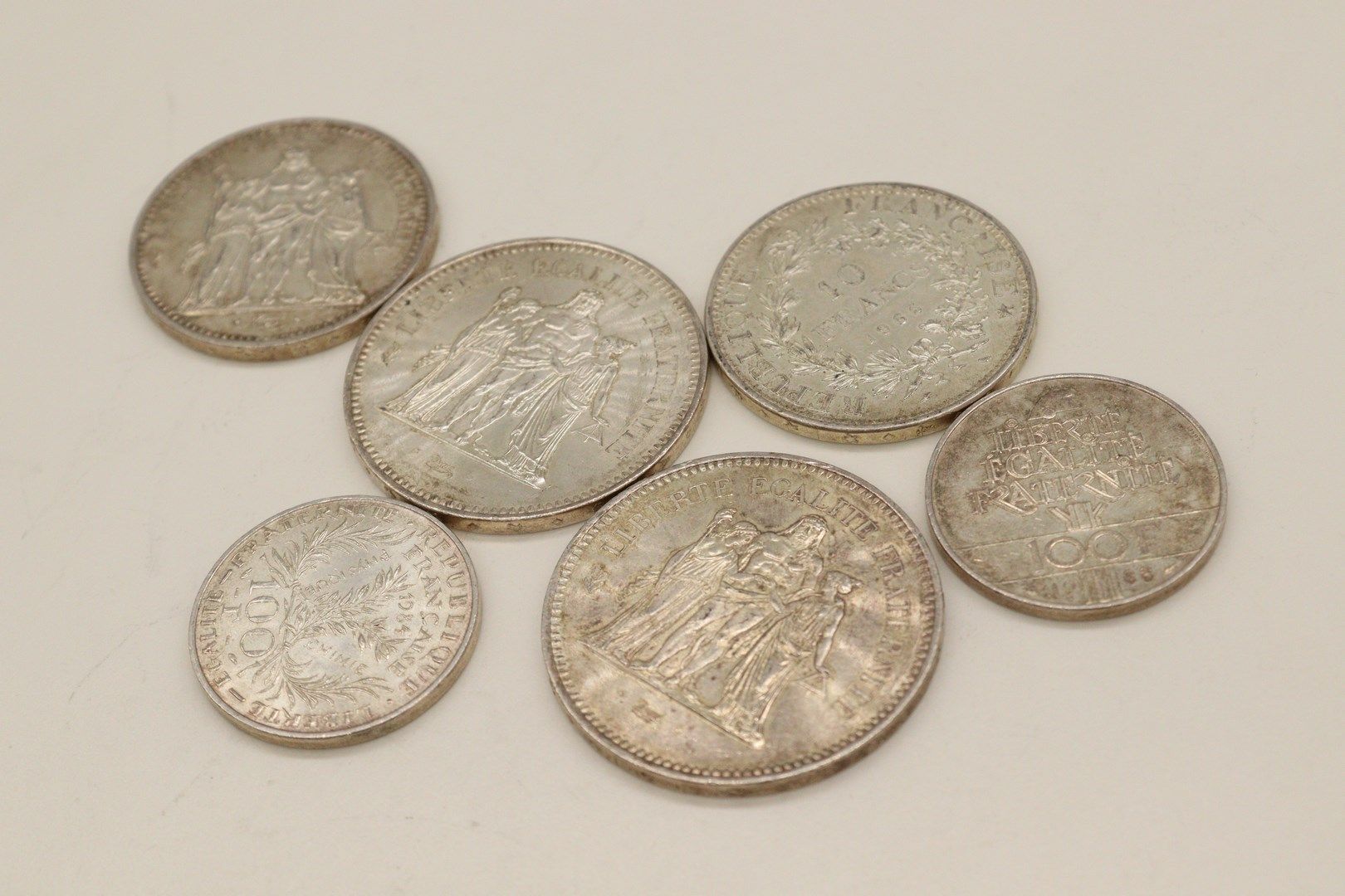 Null Lot of silver coins including : 

-Two 100 Francs coins (1984;1988)

- Two &hellip;