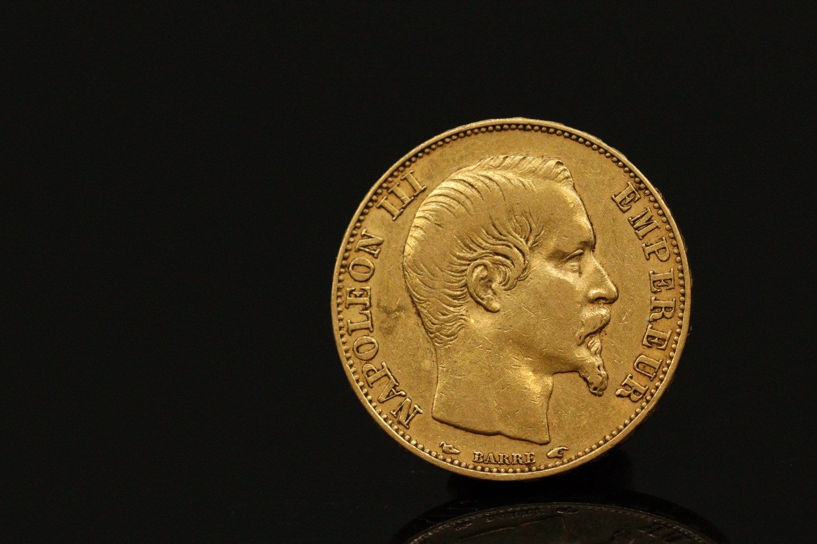 Null 20法郎金币拿破仑三世免冠（1854年A）。

TTB至SUP

重量：6.45克。
