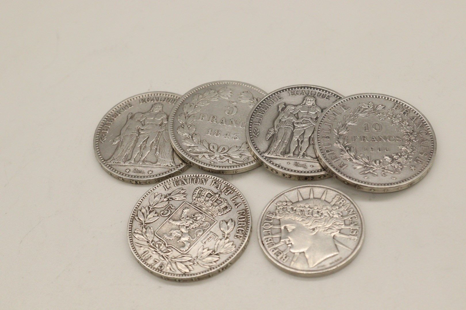 Null Lot of silver coins including : 

5 Francs Hercules 1874, A.

10 Francs Her&hellip;
