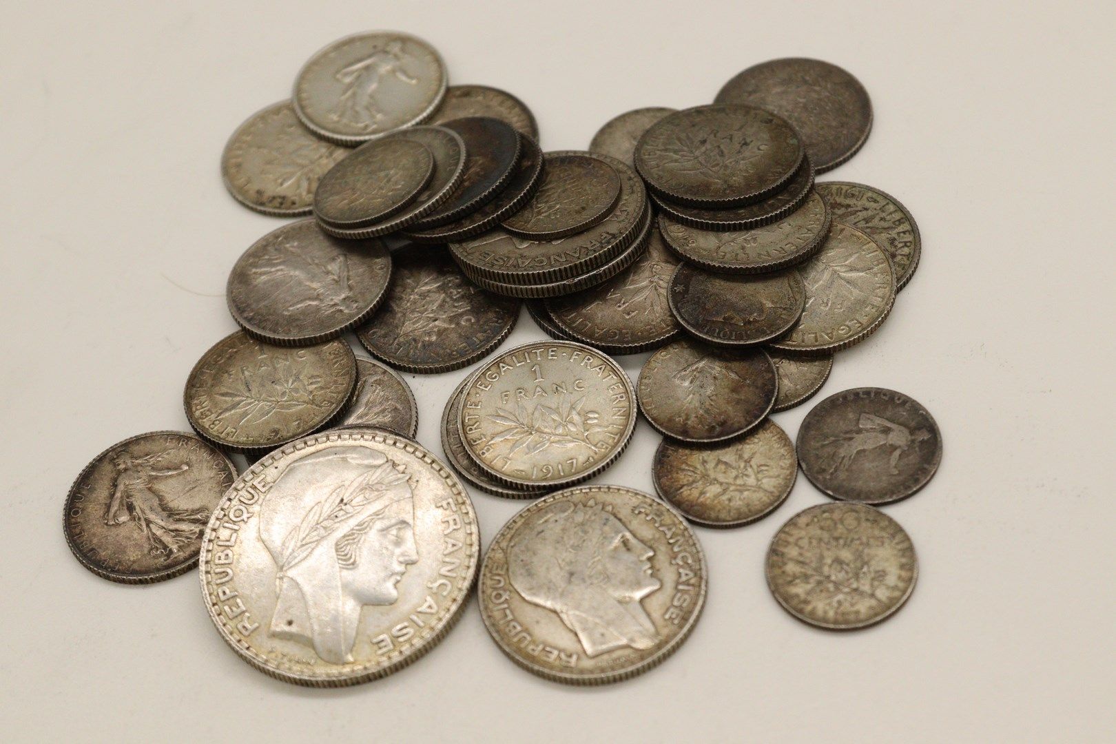 Null Lot de pièces en argent comprenant : 

10 Francs Turin 1931, 1932.

20 Fran&hellip;