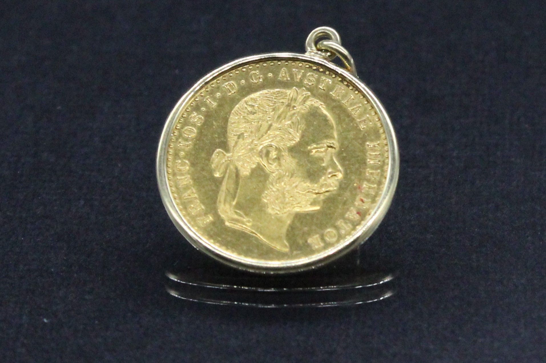 Null Pendant in 14k yellow gold (585) holding 1 Ducat François Joseph I, 1915.

&hellip;