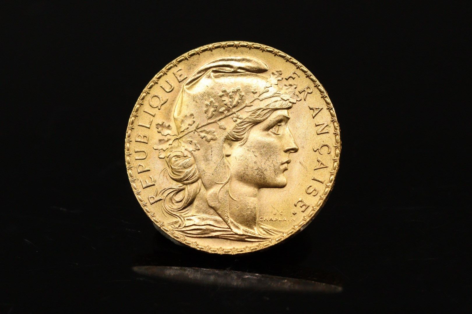 Null 20-Franc-Goldmünze mit Hahn (1909).

Gewicht: 6,45 g.