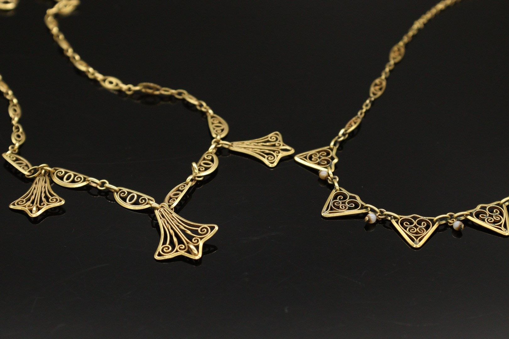 Null 
Lot comprenant de colliers à mailles fantansies : 




- un collier en or &hellip;