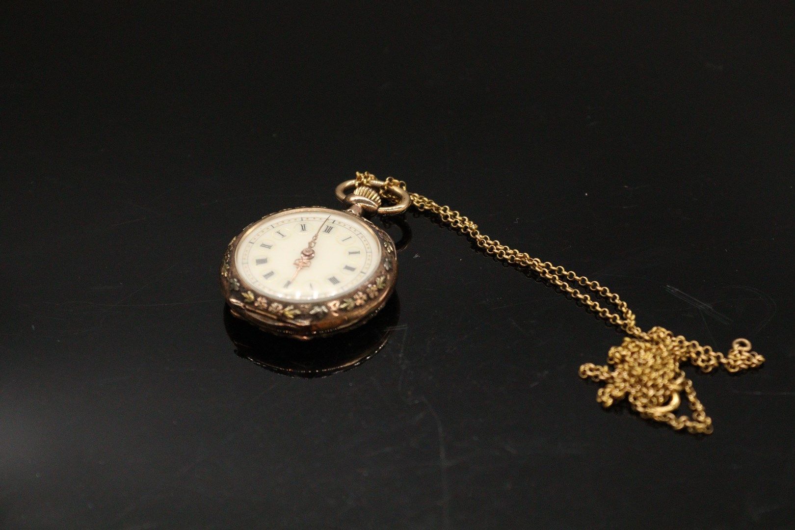 Null 18k (750) yellow gold collar watch, horsehead hallmark, black Roman numeral&hellip;