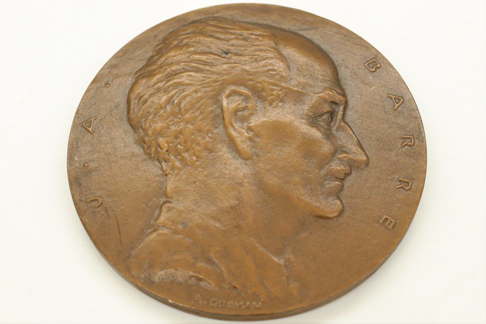 Null 铜桌奖章

正面：J.A. Barre的半身像，右脸，Sb A。古兹曼。

反面：光-神经-眼科学会基金会，中间是斯特拉斯堡医院和圣艾哈德小教堂的景色&hellip;