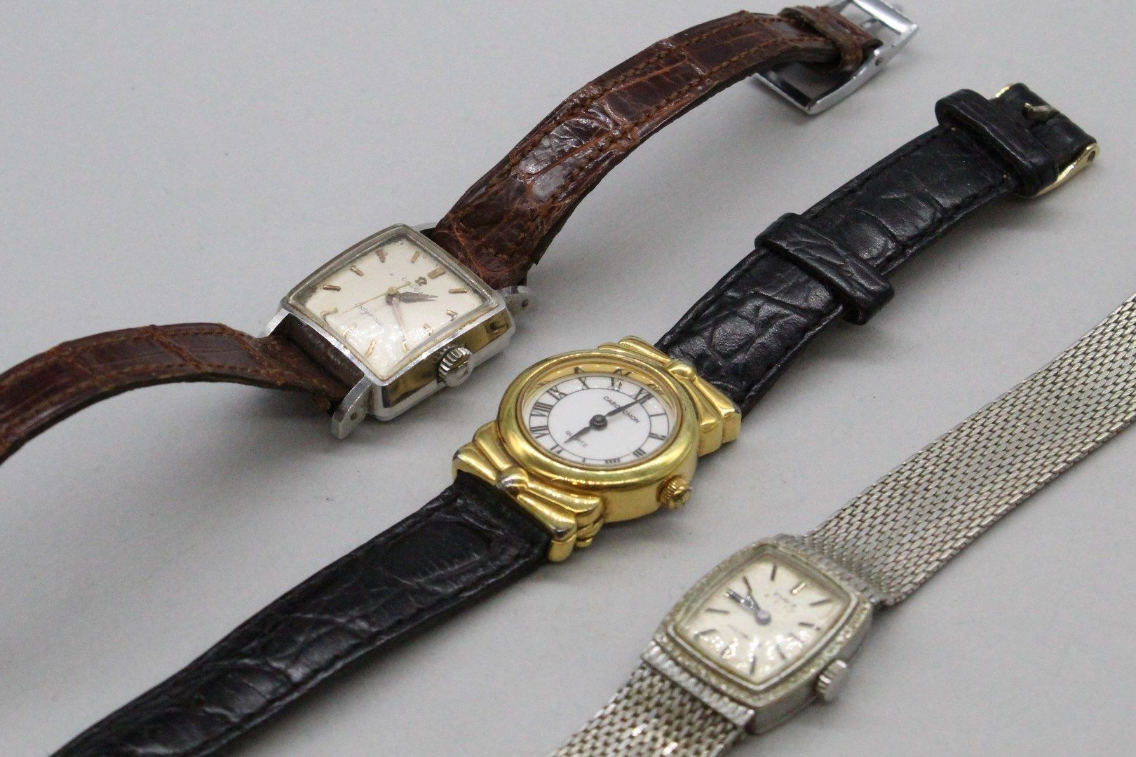 Null Lot de trois montres bracelets de dame.

Dont une OMEGA automatique.

(Prév&hellip;