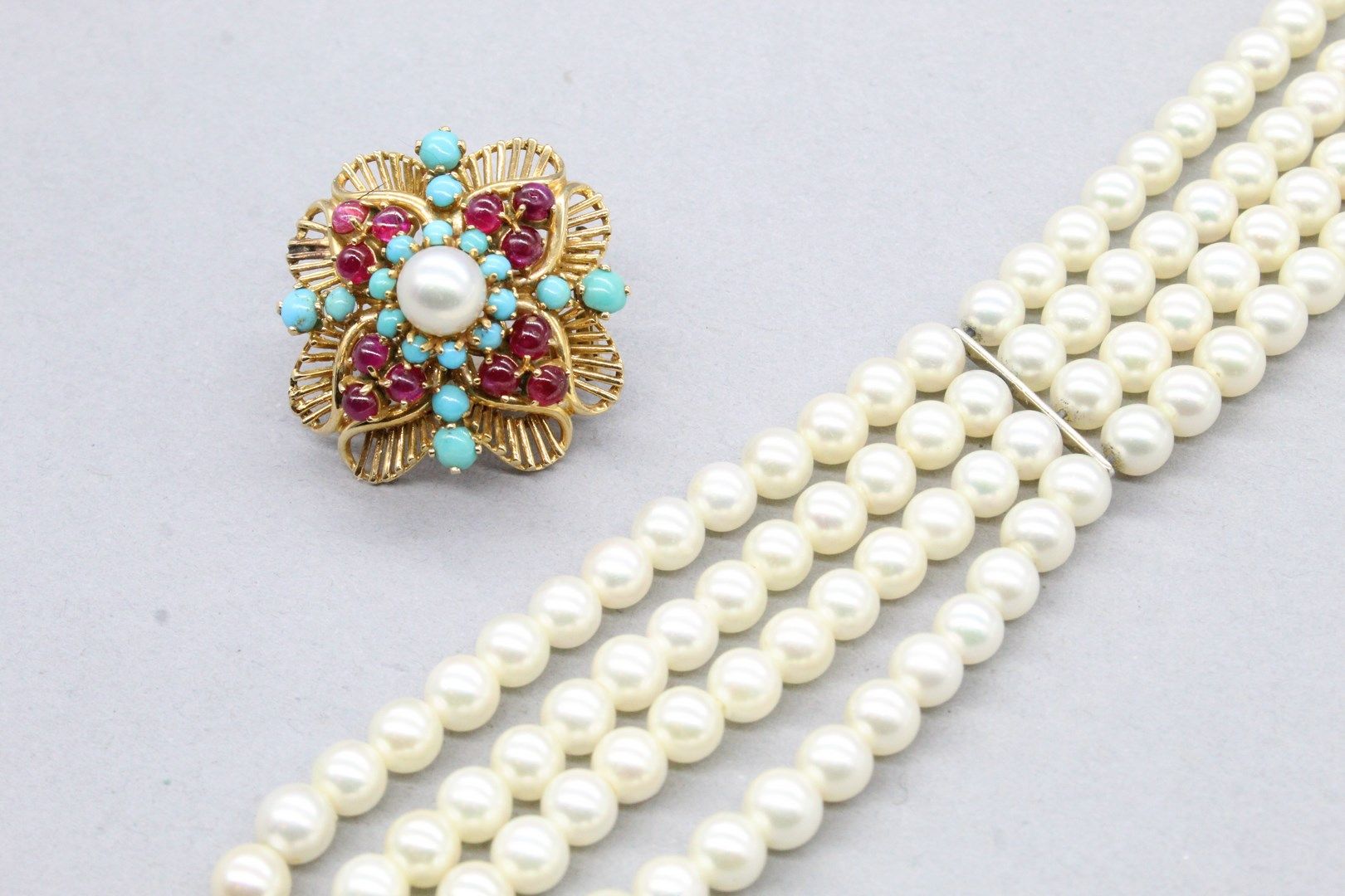 Null Lot including a corsage clip and a bracelet:

- The Indian-inspired 18K (75&hellip;