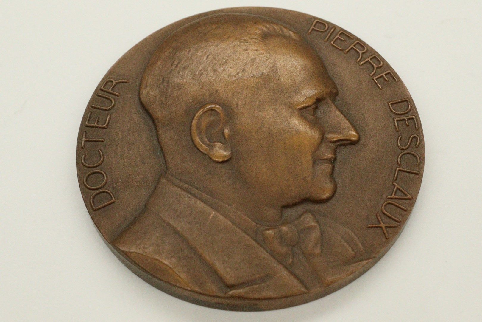 Null 铜桌奖章

正面：Pierre Desclaux医生的右脸，Sg P. Turin。

反面：医生的八行字。

直径：6.80厘米 - 光滑边缘，玉米&hellip;