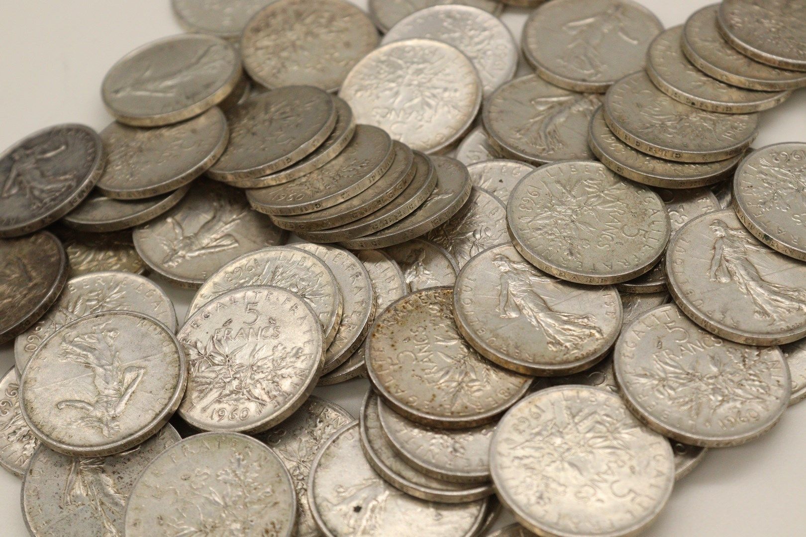 Null Lot von 5-Franc-Münzen Semeuse in Silber 1960x34, 1961x9, 1962x20, 1963x14.&hellip;