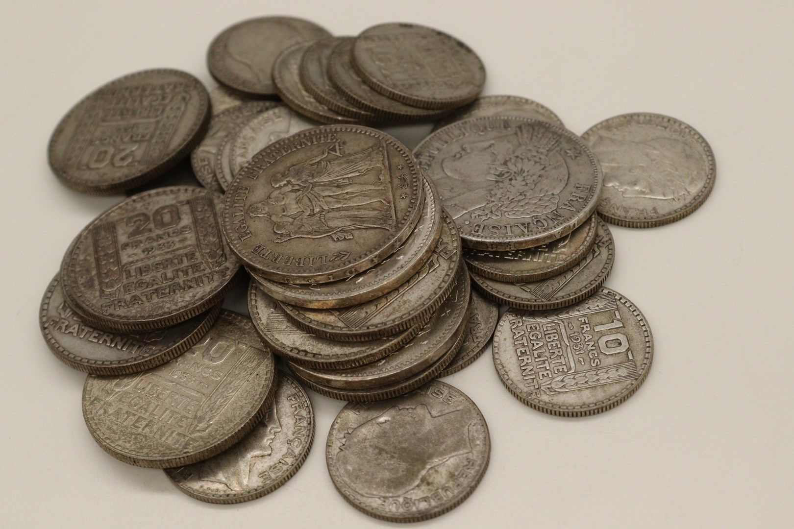 Null Lot de pièces en argent comprenant:

- 10 Francs Hercule 1968x2.

- 20 Fran&hellip;