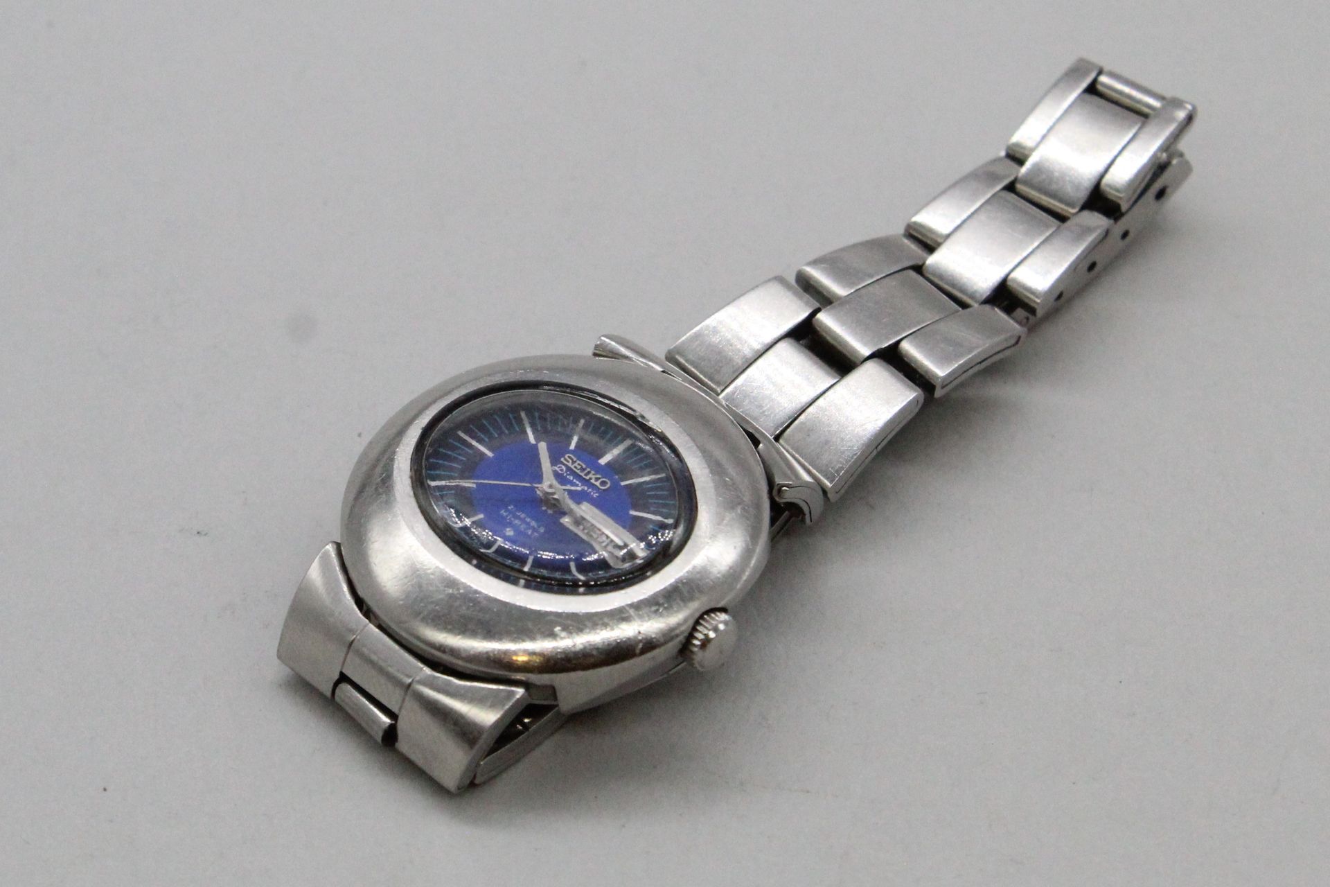 Null 精工

不锈钢腕表，椭圆形表壳，表盘上有蓝色背景，并贴有Dex。3点钟方向的窗口。

签名为SEIKO，Diamantic型号。

机械机芯。

直径&hellip;
