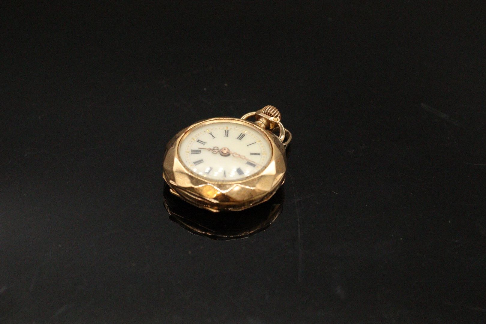 Petite montre de gousset en or 18K (750) cadran émaillé en plein, boîtier à pans&hellip;