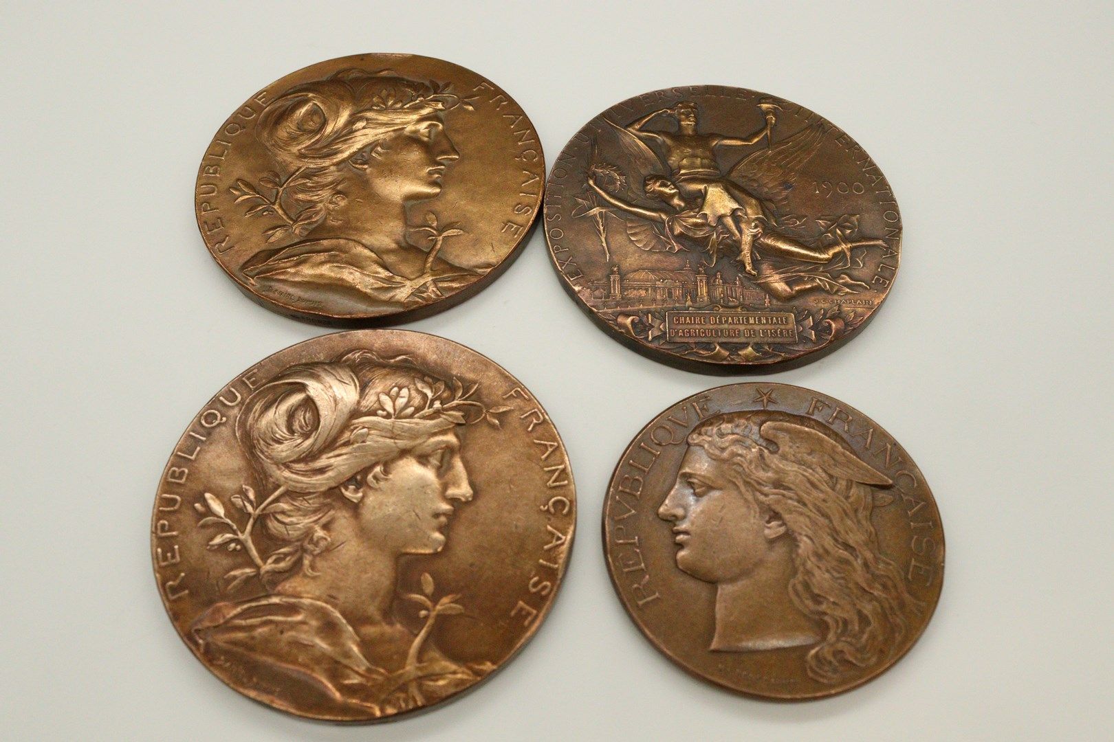 Null Lot de quatre médailles en cuivre :

CHAPLAIN Médaille d'agriculture Exposi&hellip;