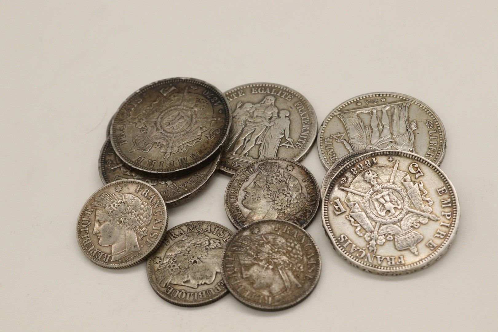Null Lotto di monete d'argento tra cui : 

5 Franchi Ercole, IInde République, 1&hellip;