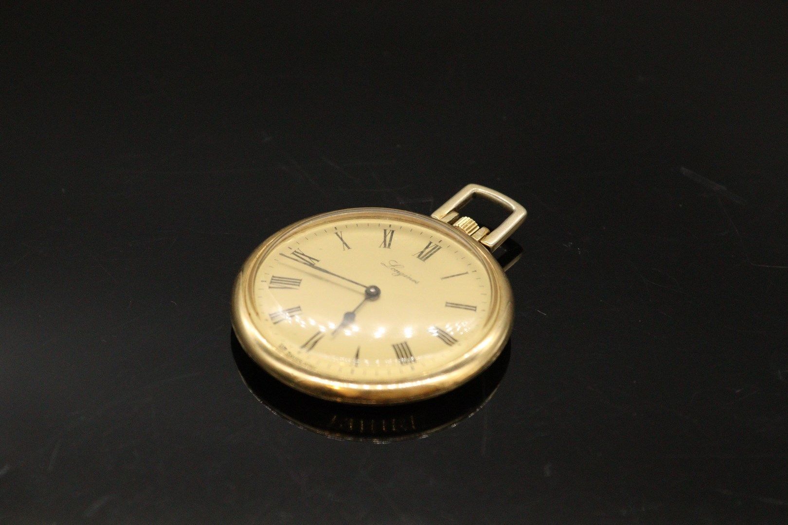 Null LONGINES

Metal pocket watch, dial with gilt background, Roman numerals. Di&hellip;