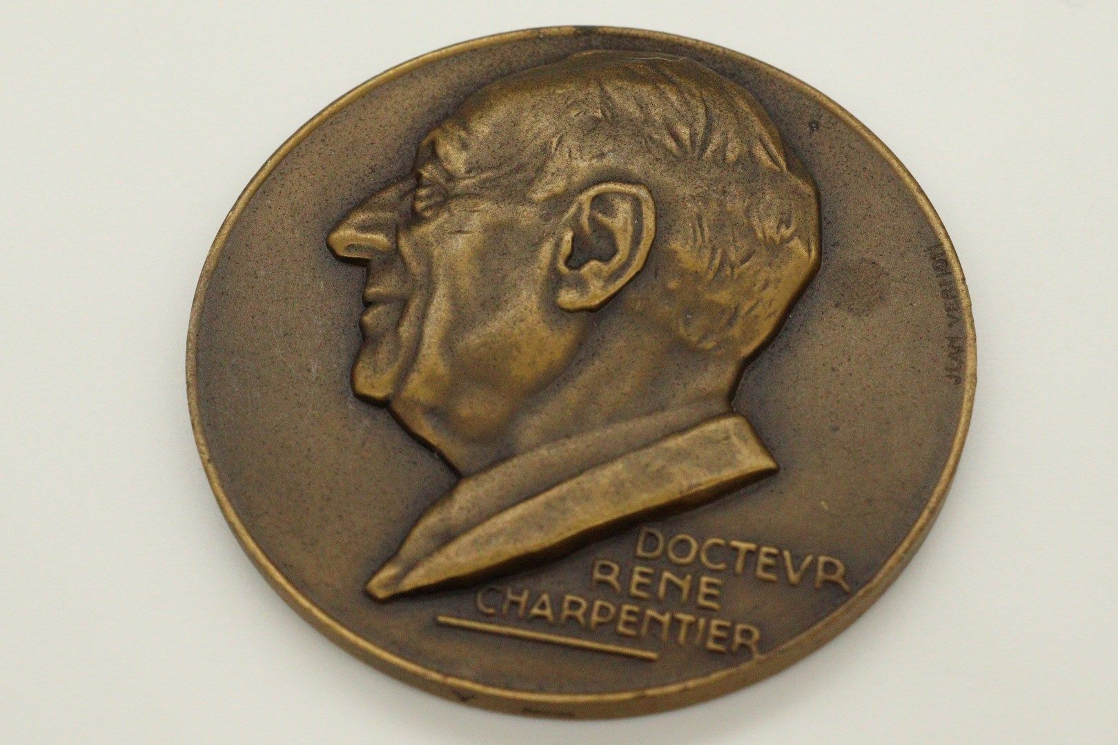 Null Médaille de table en bronze

Avers : profil gauche du docteur René Charpent&hellip;