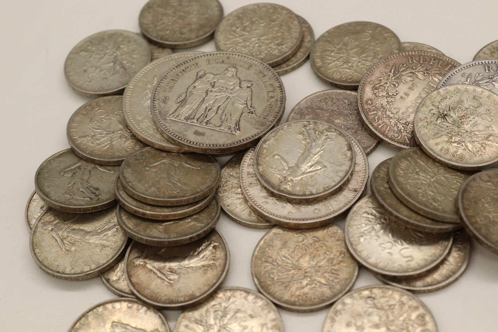 Null Lot of silver coins including : 

50 francs Hercules 1974

50 Francs Hercul&hellip;
