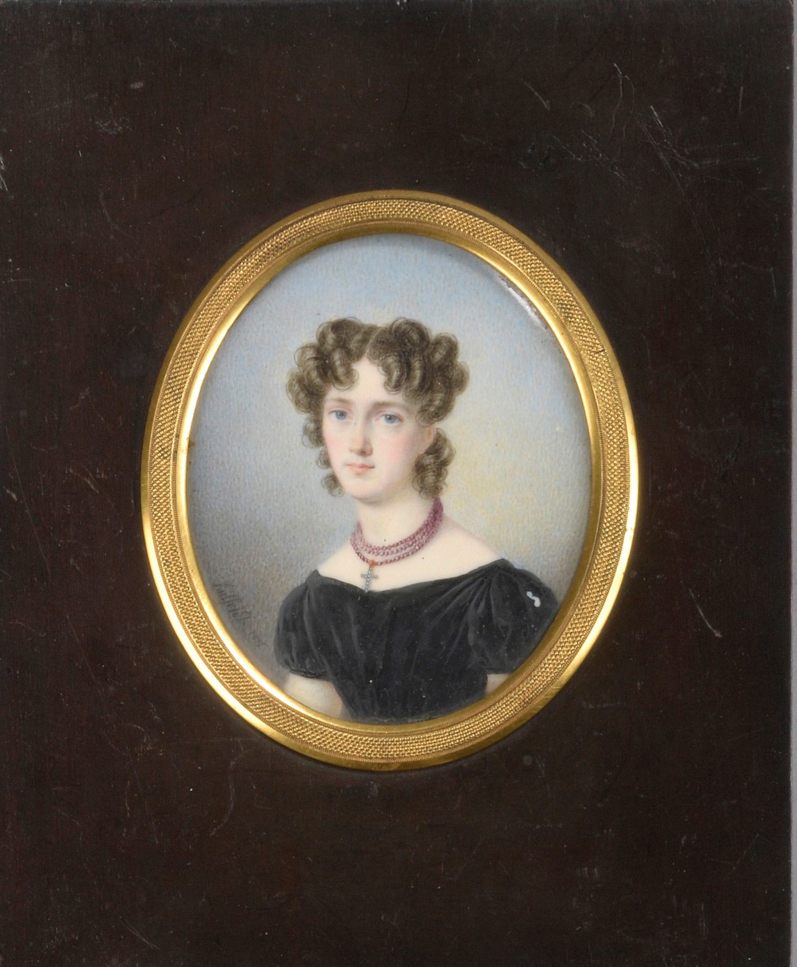 Null BILFELDT Jean Joseph 

阿维尼翁1793年-巴黎1869年



一个有着蓝色眼睛和棕色卷发的年轻女子的肖像，她的脖子上挂着一条&hellip;