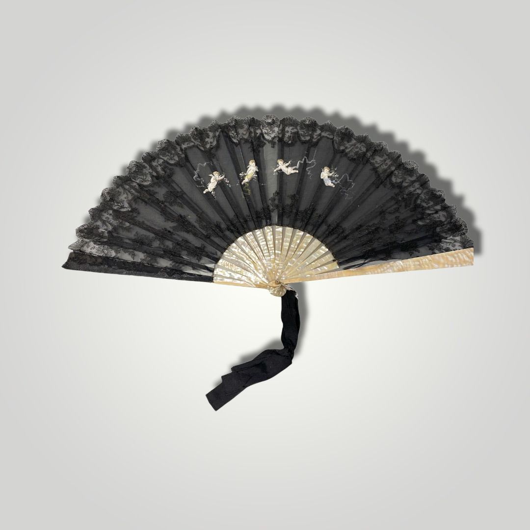 Null The Four Lovers, ca. 1890

Two fans

One, folded fan, the leaf in black gau&hellip;