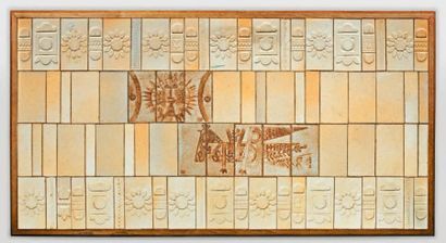 Null 卡普隆-罗杰 (1922 - 2006)

饰有太阳和鸟的陶瓷板。

炻器，印在作品上。

脱离框架的尺寸 :

高度。61,5 - 宽度 : 120&hellip;